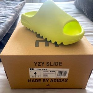 Yeezy youth slide